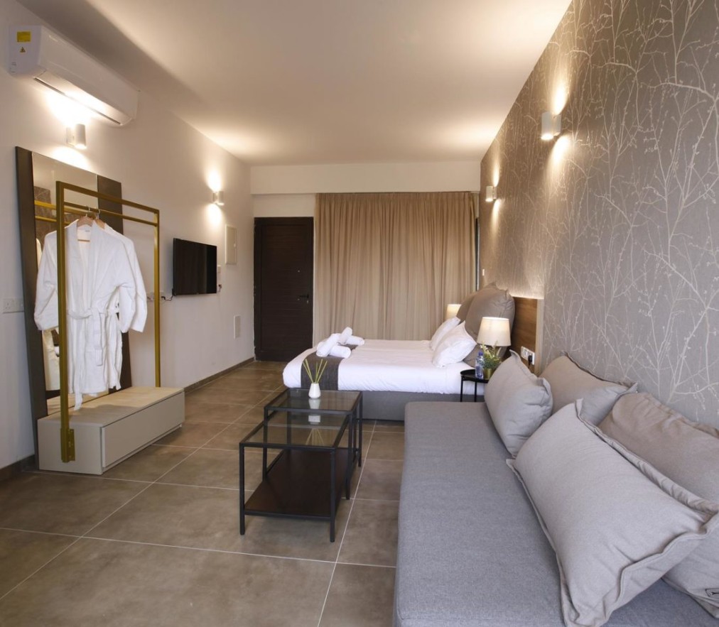 Triple occupancy room
