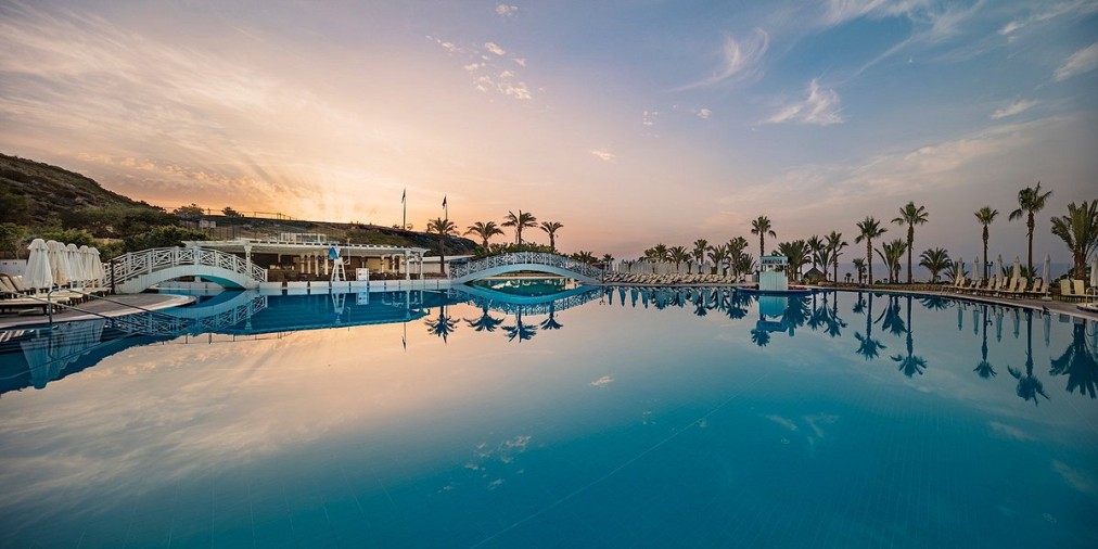 Outdoor infinity pool