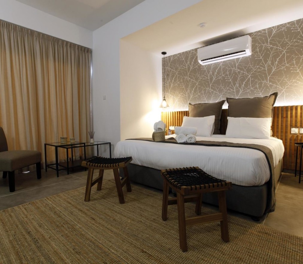 Espace de vie dans la chambre d'hôtel