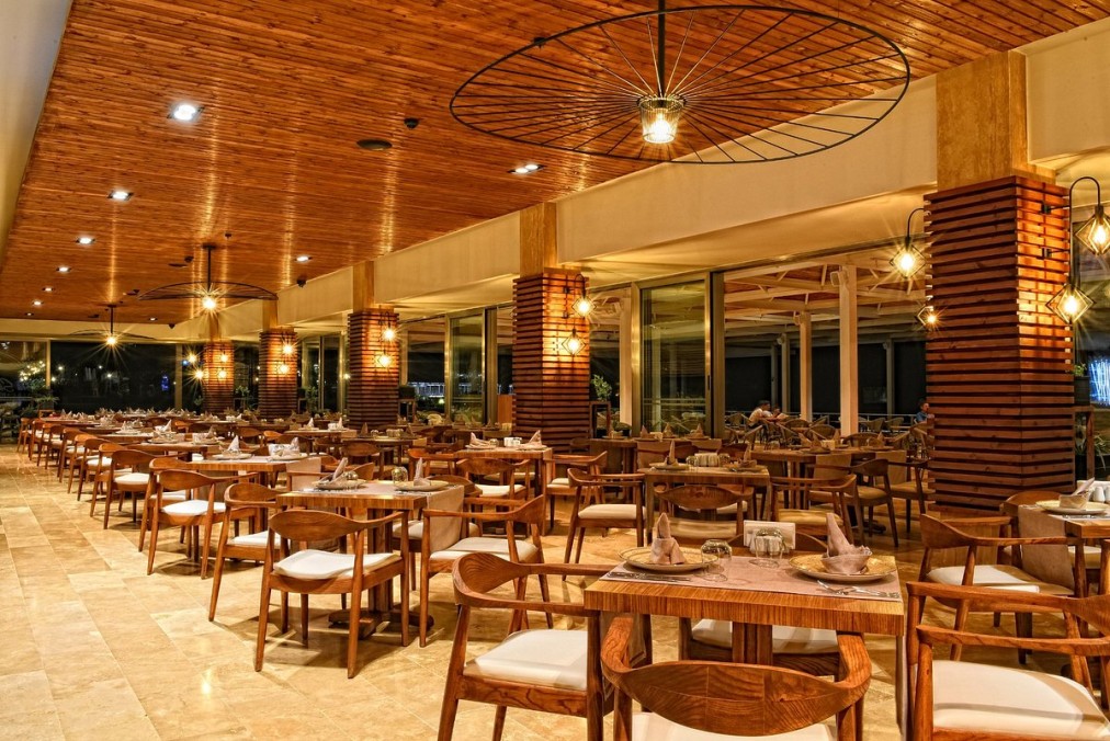 Salle à manger du restaurant du complexe